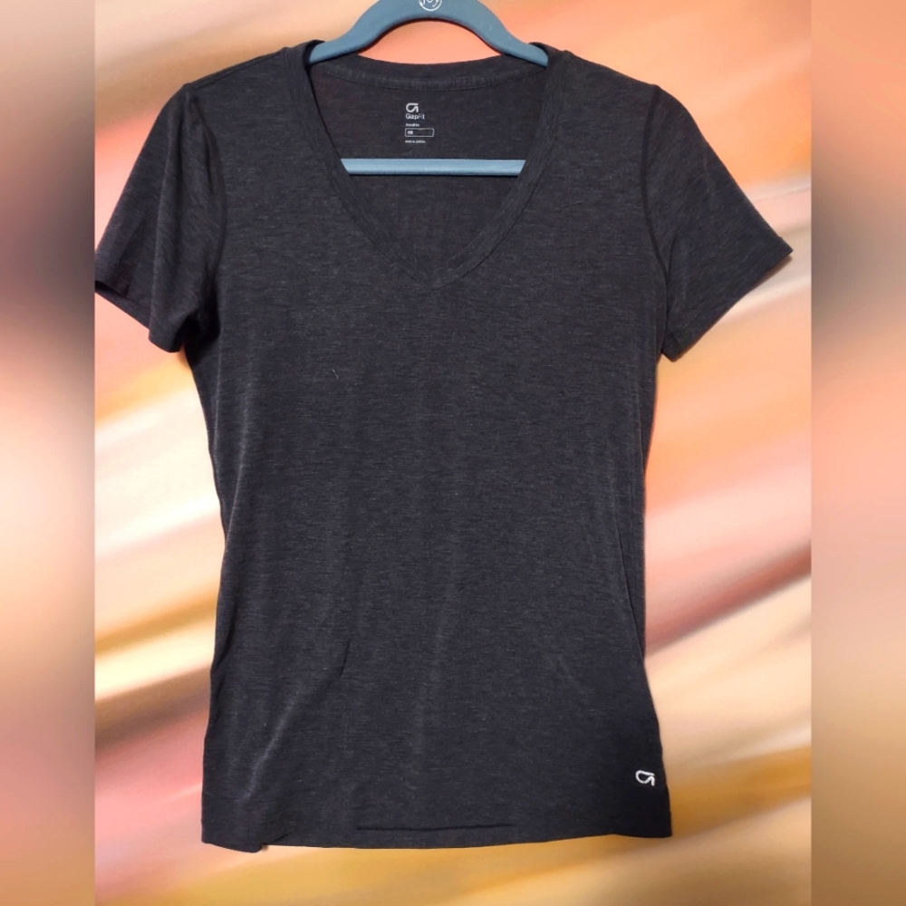 GAP fit Breathe V-neck Tee Shirt